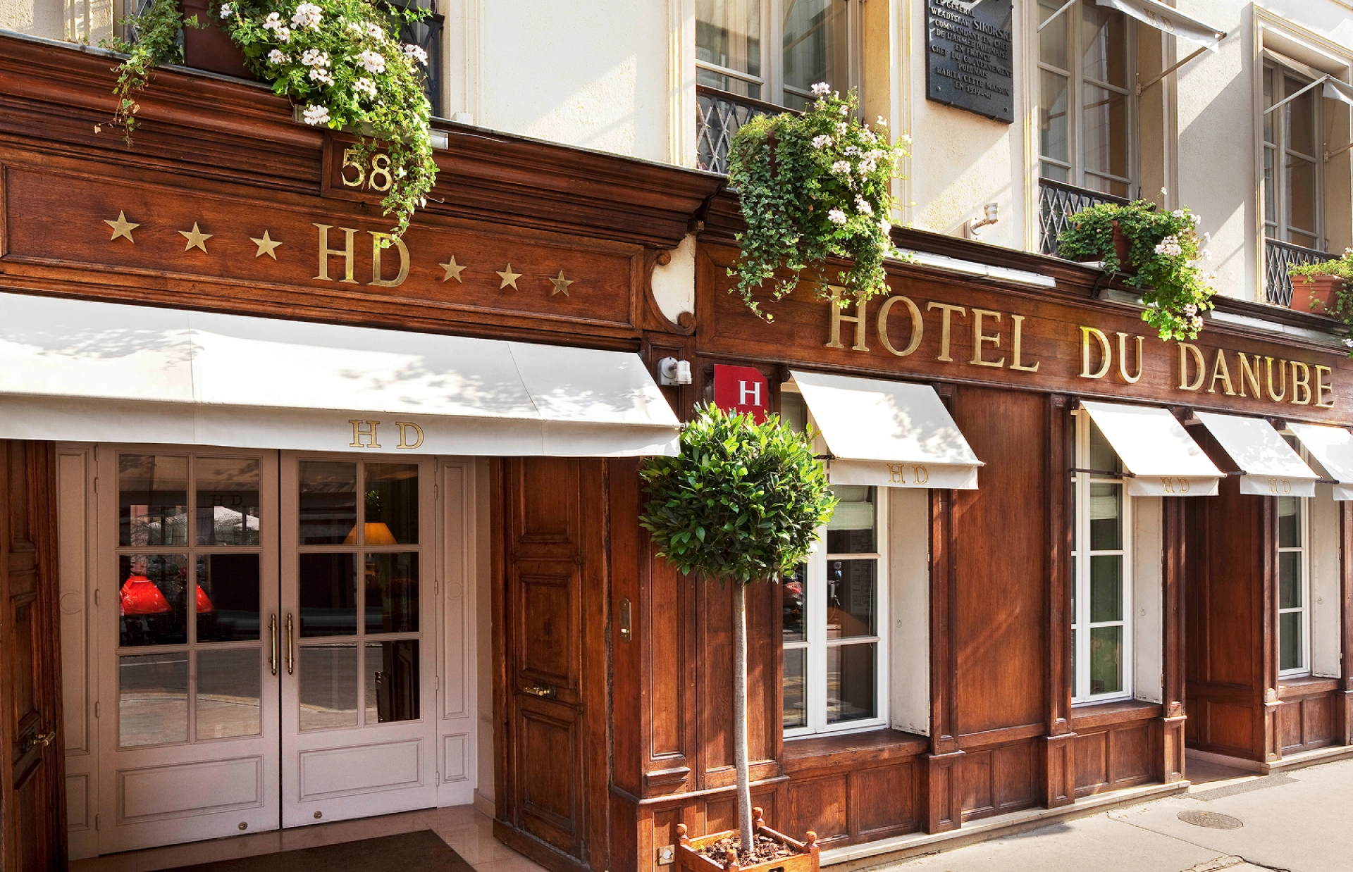 Façade - Hotel du Danube