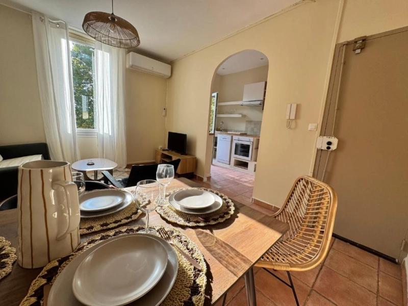 Azur Hôtel - Longchamp Apartment