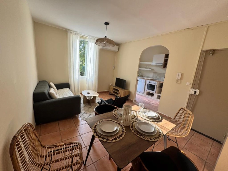 Azur Hôtel - Longchamp Apartment